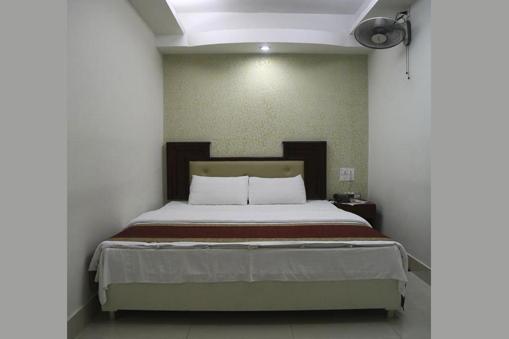 Hotel City Plaza Jessore Esterno foto