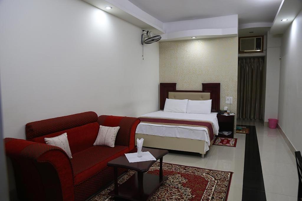 Hotel City Plaza Jessore Esterno foto