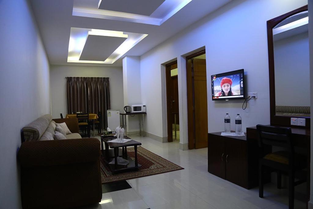 Hotel City Plaza Jessore Esterno foto