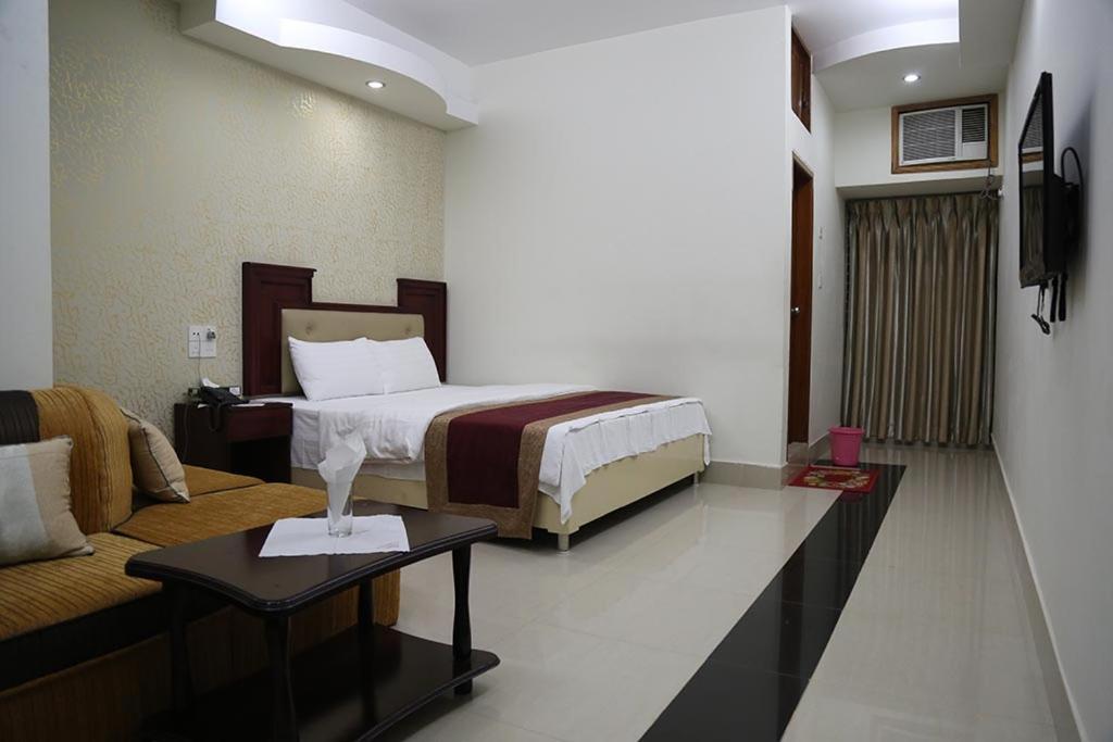 Hotel City Plaza Jessore Esterno foto